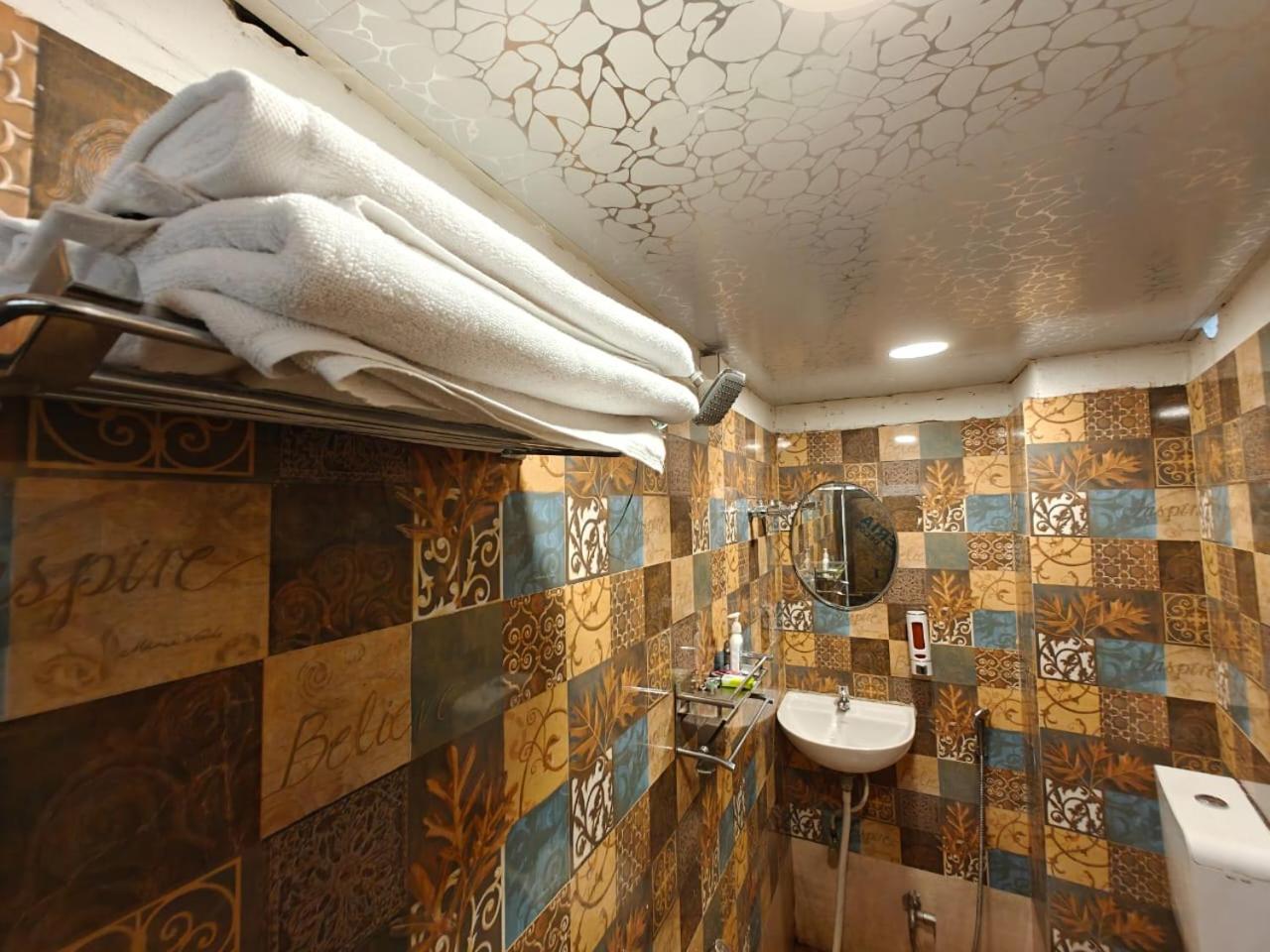 Shri Kailash Pati Guest House- Opposite Kashi Vishwanath Temple Varanasi Ngoại thất bức ảnh